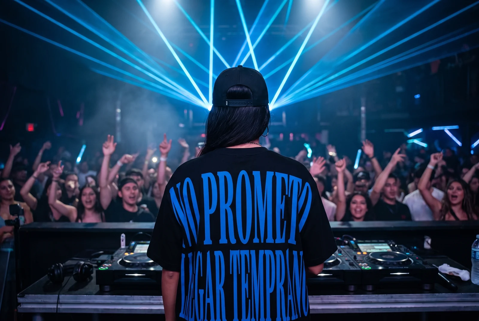 Desenfocado tee — No Prometo Llegar Temprano, rave (her)